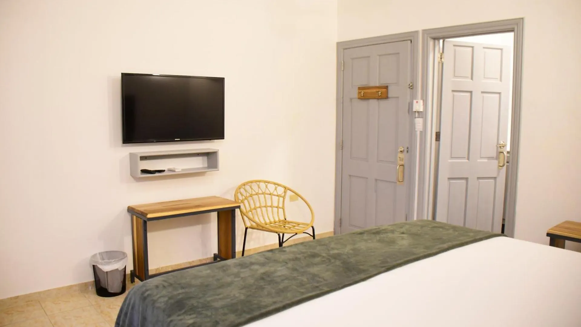 Hostal Marina Samana